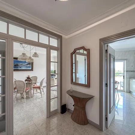 Luxury Wstunning Sea Views, Walk Gale דירה *