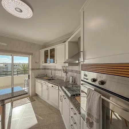 Luxury Wstunning Sea Views, Walk Gale דירה